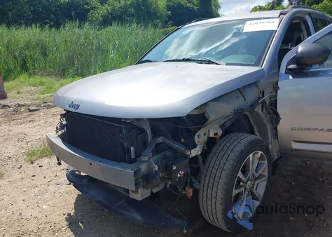 2017 Jeep Compass Sport Se 4X4 z USA, uszkodzony, nr VIN 1C4NJDBB1HD130169